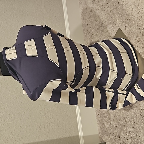 Lululemon Forme Jacket - Picture 6 of 9